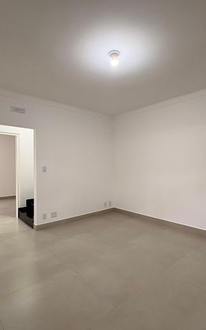 Casa à venda com 159m², 3 quartos e 2 vagas Casa à venda com 159m², 3 quartos e 2 vagasSala