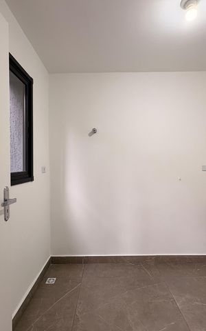 Casa à venda com 159m², 3 quartos e 2 vagas Casa à venda com 159m², 3 quartos e 2 vagasLavanderia