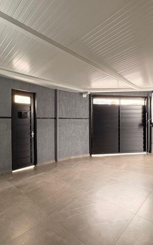 Casa à venda com 159m², 3 quartos e 2 vagas Casa à venda com 159m², 3 quartos e 2 vagasGaragem
