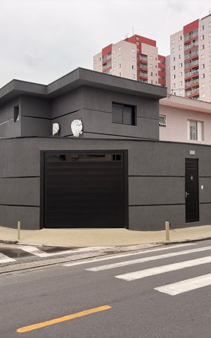 Casa à venda com 159m², 3 quartos e 2 vagas Casa à venda com 159m², 3 quartos e 2 vagasFachada