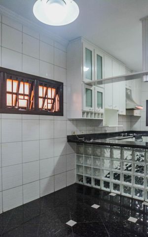 Casa para alugar com 400m², 5 quartos e 12 vagasCozinha