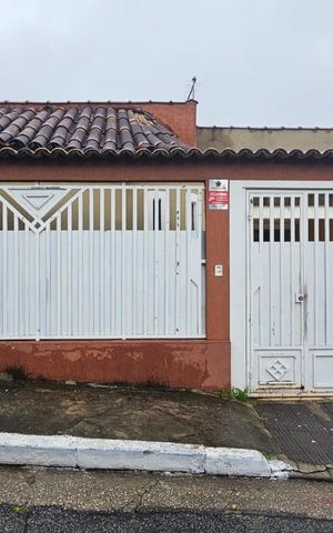 Casa para alugar com 110m², 3 quartos e 2 vagas Casa para alugar com 110m², 3 quartos e 2 vagasFachada