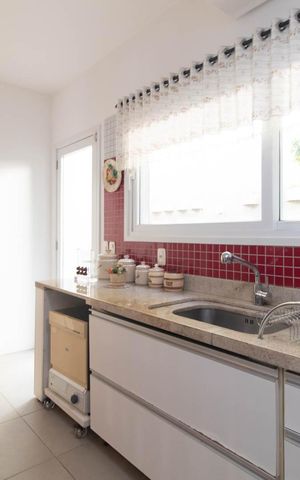 Casa de condomínio para alugar com 216m², 3 quartos e 2 vagas Casa de condomínio para alugar com 216m², 3 quartos e 2 vagasCozinha e Área de Serviço