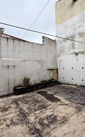 Apartamento à venda com 250m², 3 quartos e 3 vagas Apartamento à venda com 250m², 3 quartos e 3 vagasQuintal