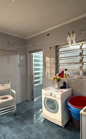 Apartamento à venda com 250m², 3 quartos e 3 vagas Apartamento à venda com 250m², 3 quartos e 3 vagasÁrea de Serviço