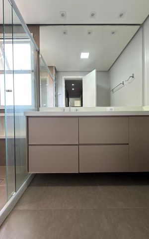 Apartamento à venda com 123m², 3 quartos e 2 vagas Apartamento à venda com 123m², 3 quartos e 2 vagasQuarto 1 - Suíte Banheiro