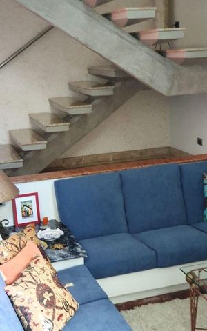 Apartamento à venda com 123m², 3 quartos e 2 vagas Apartamento à venda com 123m², 3 quartos e 2 vagasEscada