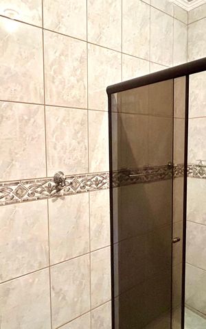 Casa à venda com 200m², 3 quartos e 2 vagasBanheiro 1