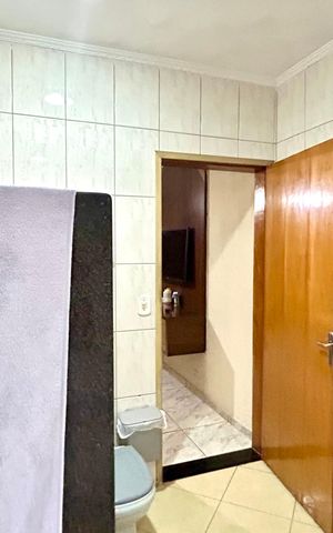 Casa à venda com 200m², 3 quartos e 2 vagasBanheiro da Suíte