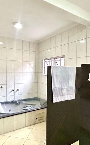 Casa à venda com 200m², 3 quartos e 2 vagasBanheiro da Suíte