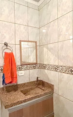 Casa à venda com 200m², 3 quartos e 2 vagasBanheiro 1