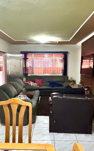 Casa à venda com 200m², 3 quartos e 2 vagasSala