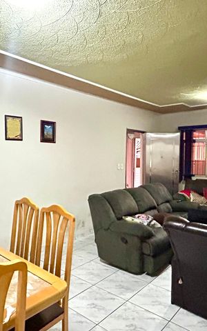 Casa à venda com 200m², 3 quartos e 2 vagasSala
