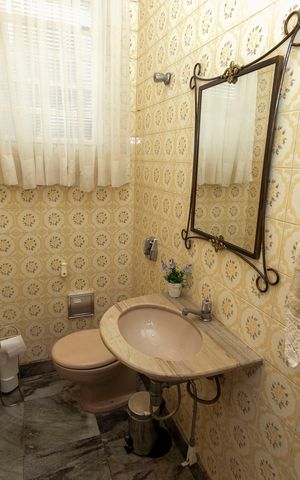 Casa para alugar com 438m², 5 quartos e 6 vagasLAVABO