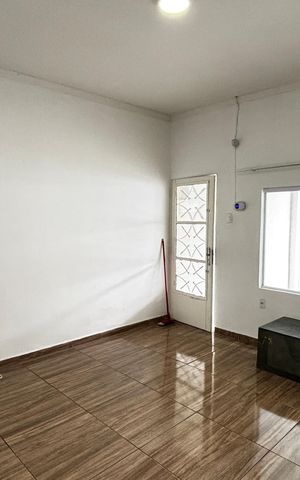 Casa para alugar com 100m², 3 quartos e 1 vaga Casa para alugar com 100m², 3 quartos e 1 vagaSala