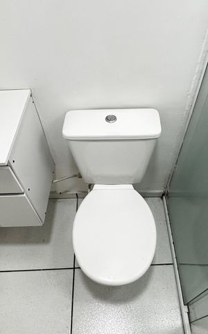 Casa para alugar com 100m², 3 quartos e 1 vaga Casa para alugar com 100m², 3 quartos e 1 vagaBanheiro