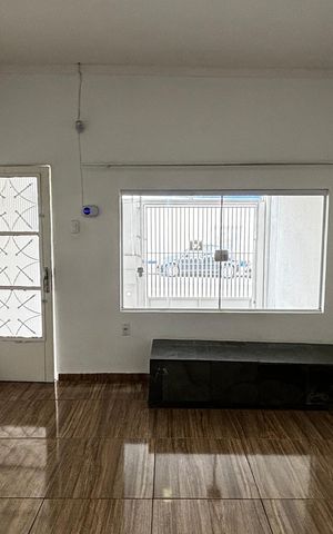Casa para alugar com 100m², 3 quartos e 1 vaga Casa para alugar com 100m², 3 quartos e 1 vagaSala