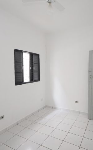 Casa para alugar com 90m², 2 quartos e 2 vagasQuarto 1