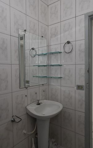 Casa para alugar com 90m², 2 quartos e 2 vagasBanheiro da Suíte