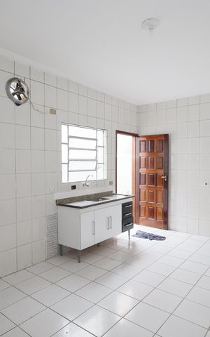 Casa para alugar com 90m², 2 quartos e 2 vagasCozinha 