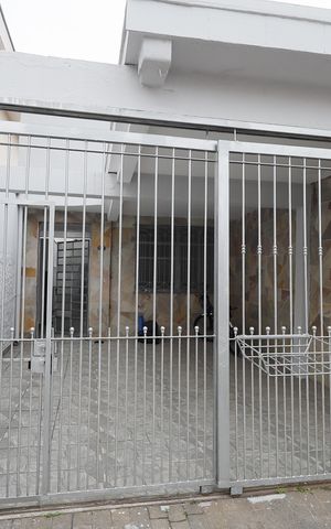 Casa para alugar com 90m², 2 quartos e 2 vagasFachada / Placa 