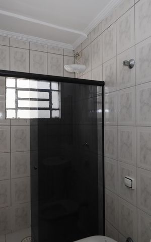 Casa para alugar com 90m², 2 quartos e 2 vagasBanheiro da Suíte