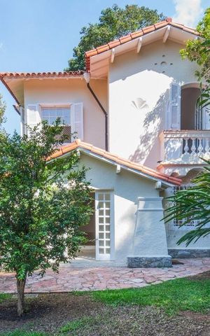 Casa para alugar com 250m², 4 quartos e 4 vagas