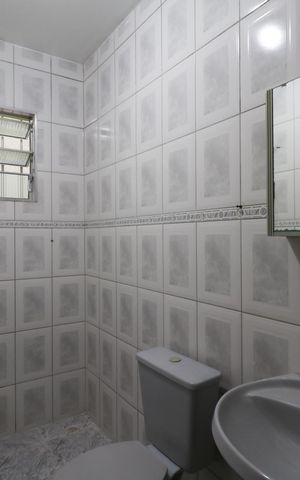 Casa para alugar com 70m², 1 quarto e 1 vaga Casa para alugar com 70m², 1 quarto e 1 vagaBanheiro