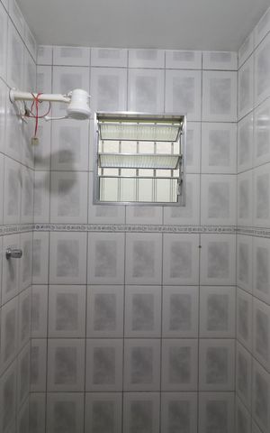Casa para alugar com 70m², 1 quarto e 1 vaga Casa para alugar com 70m², 1 quarto e 1 vagaBanheiro