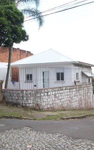 Casa para alugar com 70m², 2 quartos e 2 vagasFachada