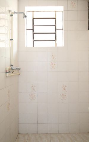 Casa para alugar com 70m², 2 quartos e 2 vagasBanheiro 2
