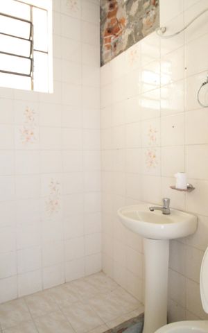 Casa para alugar com 70m², 2 quartos e 2 vagasBanheiro 2