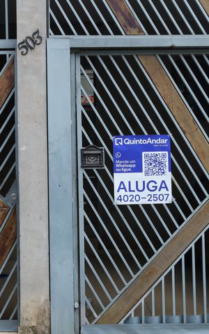 Casa para alugar com 80m², 2 quartos e sem vagaPlaca GRANDE instalada no portão do imóvel, dia 26.10.2026 - Código da placa: HVTG-1638
