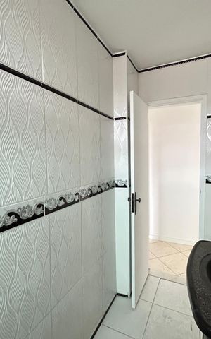 Apartamento para alugar com 77m², 2 quartos e 1 vagaBanheiro Social
