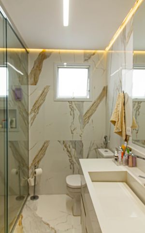 Apartamento para alugar com 192m², 3 quartos e 4 vagas Apartamento para alugar com 192m², 3 quartos e 4 vagasBanheiro da Suíte 1