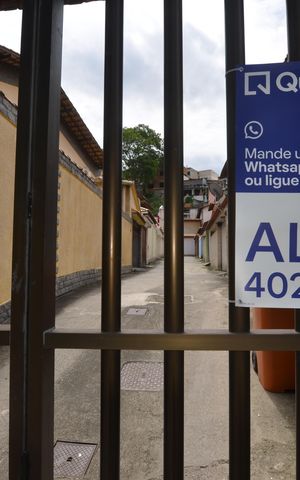 Casa para alugar com 121m², 2 quartos e 1 vagaPlaca instalada