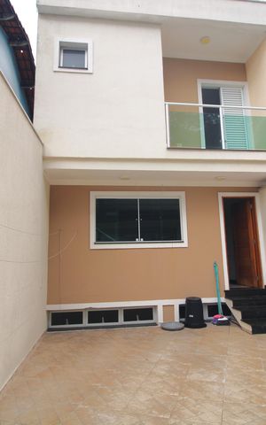 Casa para alugar com 110m², 2 quartos e 2 vagasFachada