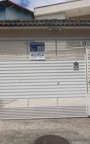 Casa para alugar com 110m², 2 quartos e 2 vagasFachada