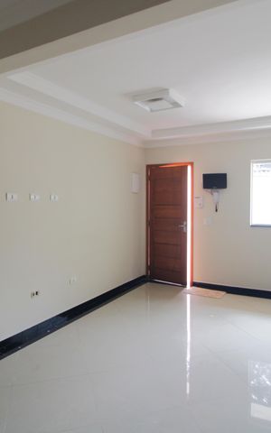 Casa para alugar com 110m², 2 quartos e 2 vagasSala