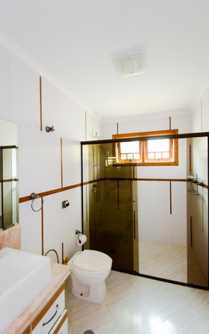 Casa de condomínio à venda com 100m², 2 quartos e 2 vagasBanheiro da Suíte