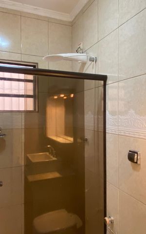 Casa para alugar com 120m², 3 quartos e 1 vaga Casa para alugar com 120m², 3 quartos e 1 vagaBanheiro 1
