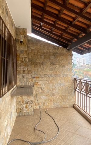Casa para alugar com 120m², 3 quartos e 1 vaga Casa para alugar com 120m², 3 quartos e 1 vagaVaranda