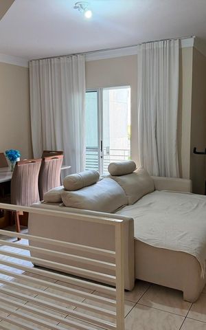 Casa à venda com 103m², 2 quartos e 2 vagas Casa à venda com 103m², 2 quartos e 2 vagasSala