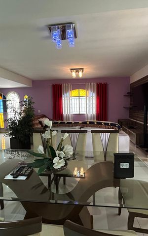 Casa para alugar com 437m², 4 quartos e 6 vagasSala