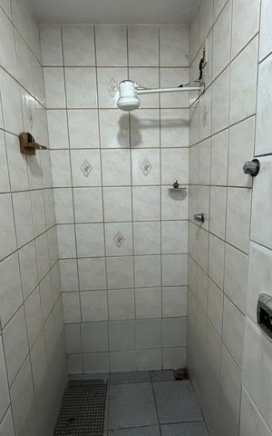 Casa para alugar com 437m², 4 quartos e 6 vagasBanheiro de serviço