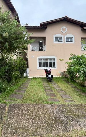 Casa de condomínio para alugar com 150m², 4 quartos e 2 vagas Casa de condomínio para alugar com 150m², 4 quartos e 2 vagasFachada