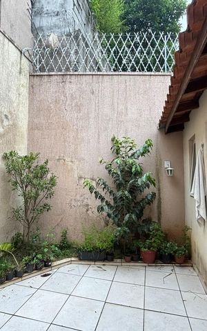 Casa de condomínio para alugar com 150m², 4 quartos e 2 vagas Casa de condomínio para alugar com 150m², 4 quartos e 2 vagasQuintal