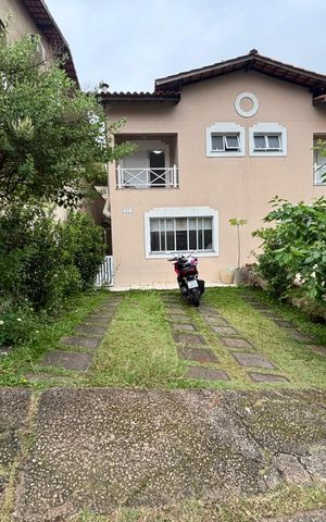 Casa de condomínio para alugar com 150m², 4 quartos e 2 vagas Casa de condomínio para alugar com 150m², 4 quartos e 2 vagasFachada