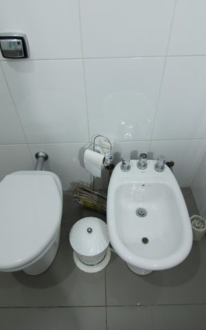 Casa de condomínio para alugar com 220m², 3 quartos e 2 vagasBanheiro da Suíte