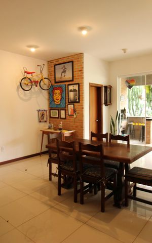Casa de condomínio para alugar com 220m², 3 quartos e 2 vagasSala